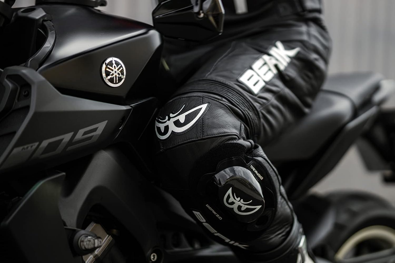 Amazon.co.jp: Berik ベリック Misle レザー パンツ サイズ54