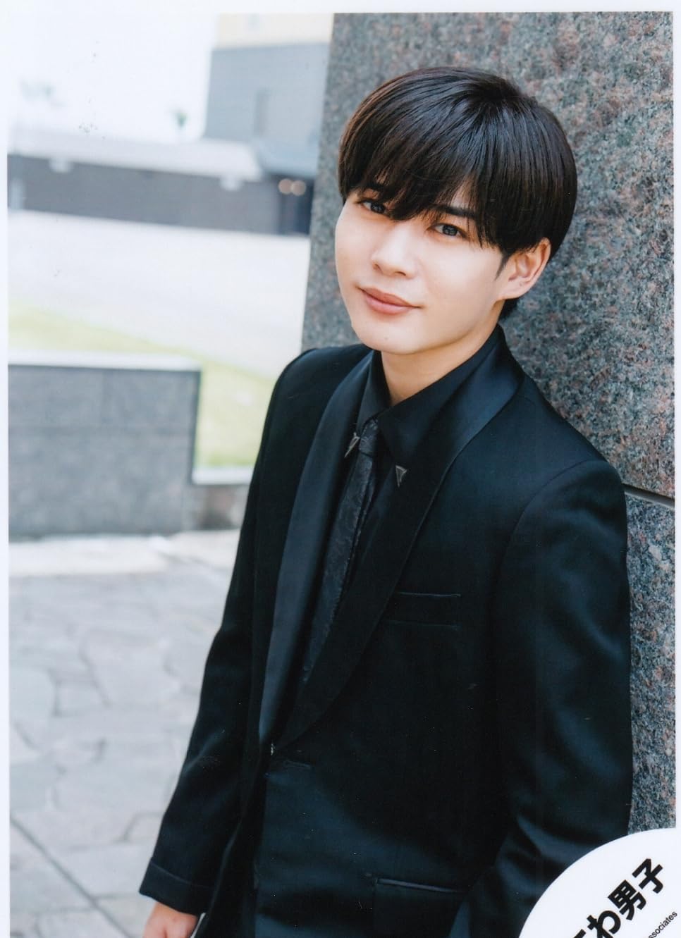 Amazon.co.jp: なにわ男子 公式 生 写真（長尾謙杜）J02228 : おもちゃ