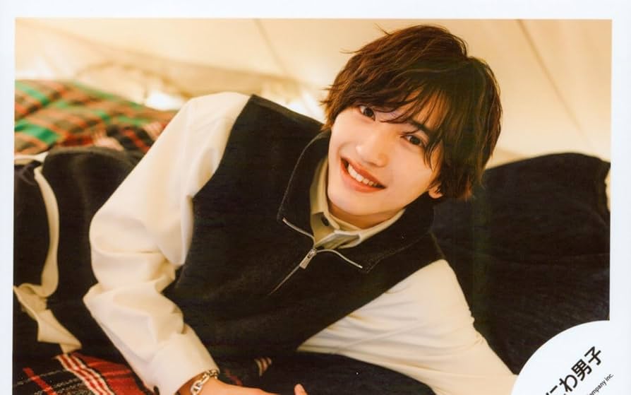 Amazon.co.jp: なにわ男子 公式 生 写真（道枝駿佑）J02379 : おもちゃ