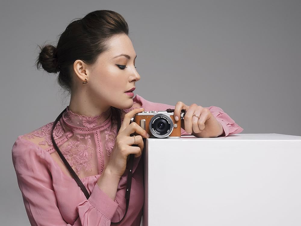 Amazon | OLYMPUS ミラーレス一眼 E-PL8 EZ レンズキット ブラウン