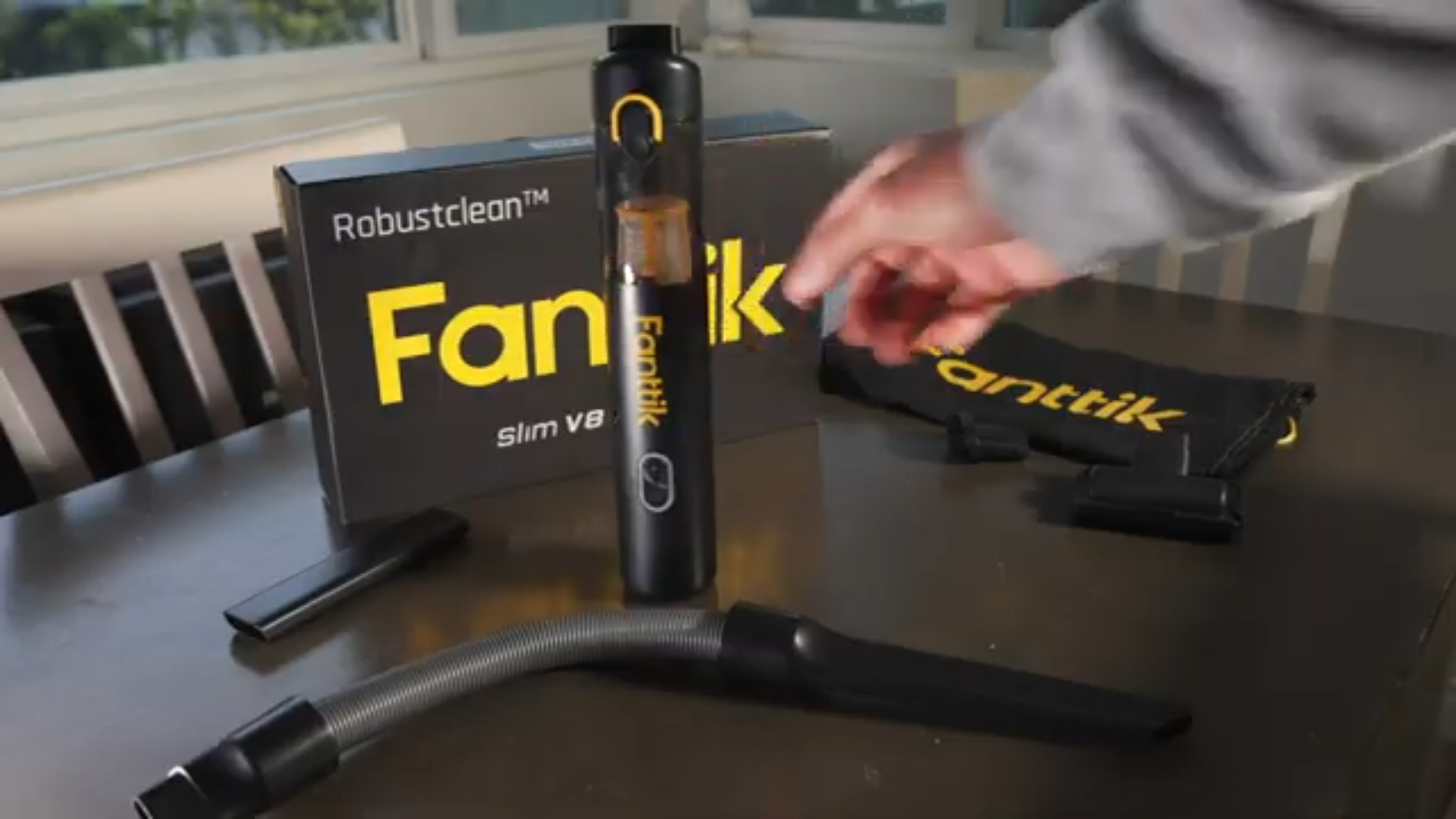 Amazon.com - Fanttik Slim V8 APEX Car Vacuum, 4-in-1 Portable Mini