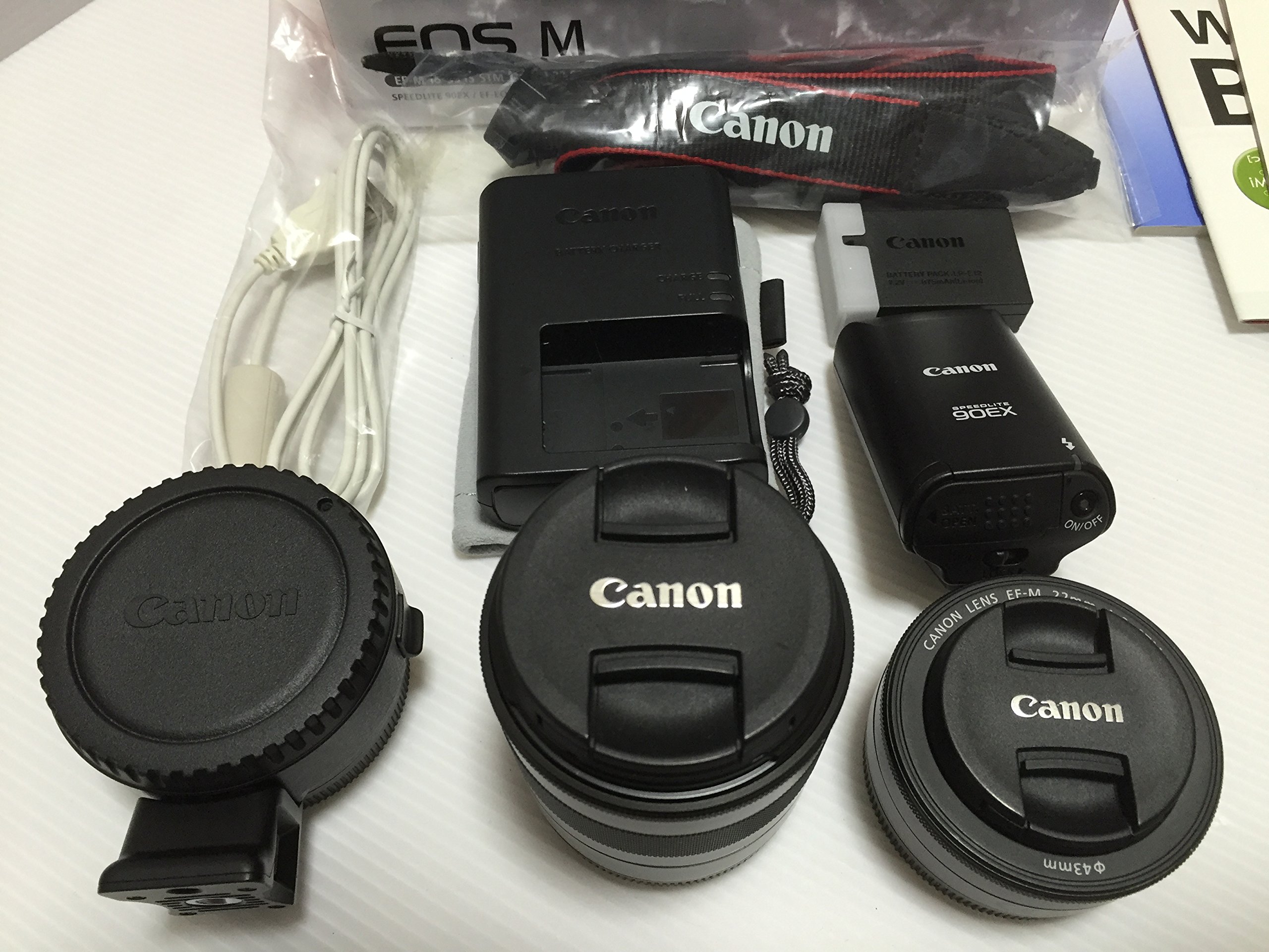 Amazon | Canon ミラーレス一眼カメラ EOS M ダブルレンズキット EF