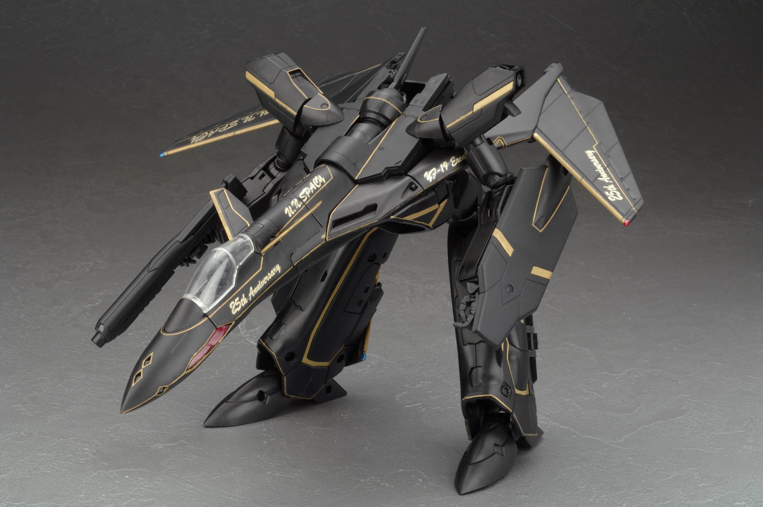 Amazon.co.jp: マクロスプラス 1/60 完全変形版 YF-19 25周年記念