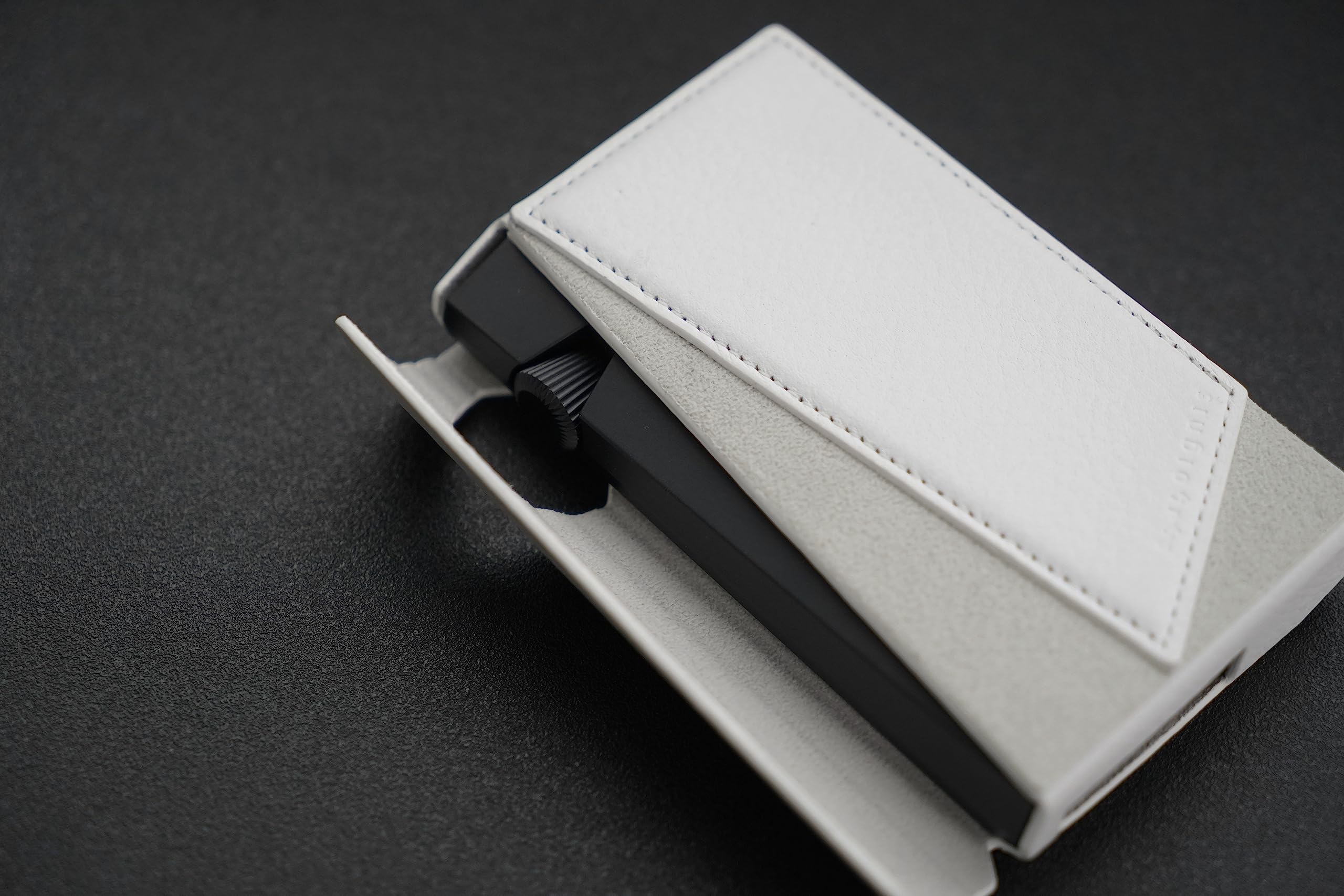 Amazon | 『Astell&Kern AK SR35 専用レザーケース』 [GLADIUS] DIGNIS