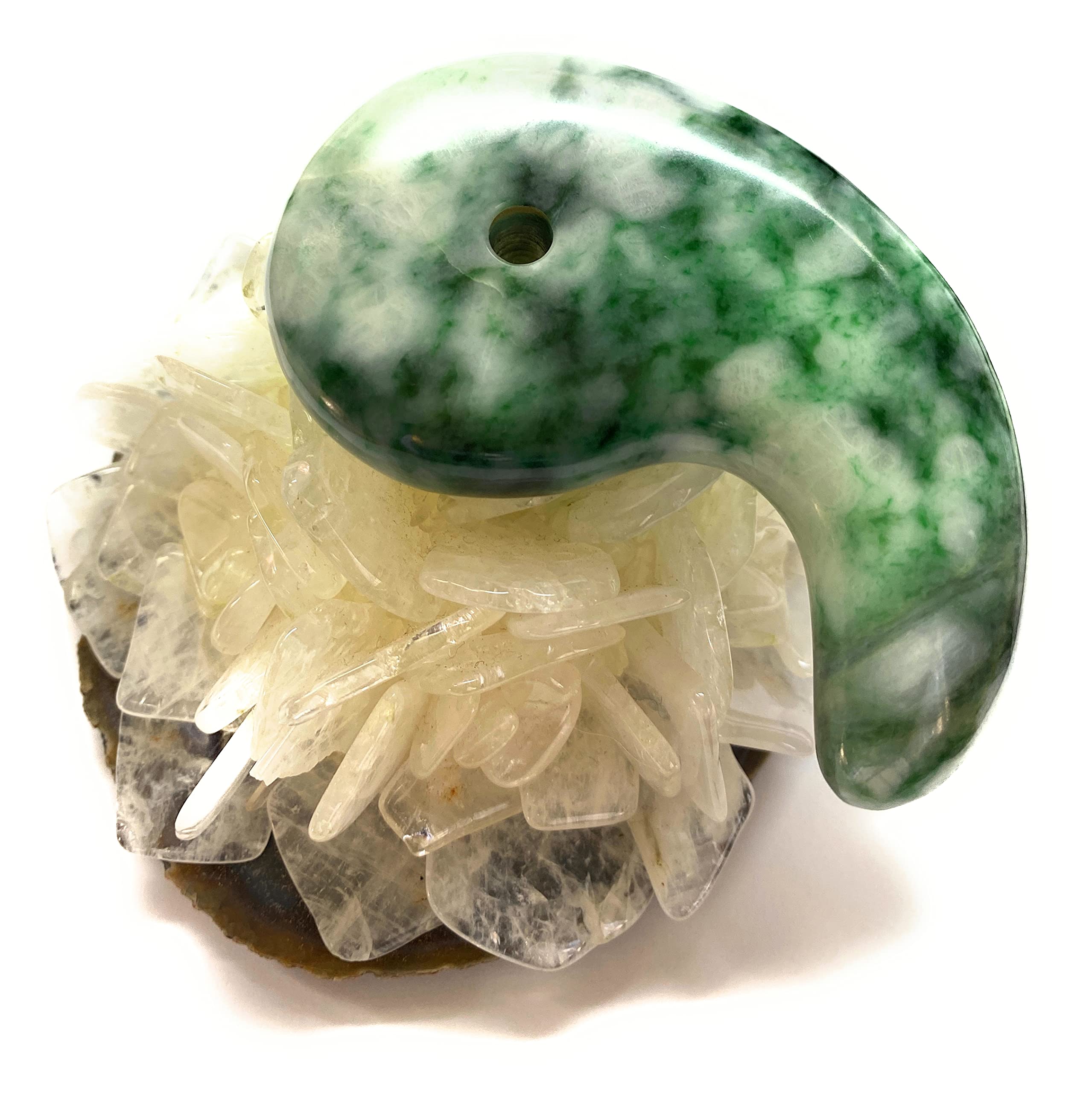 ✳30万円以上します‼️極上色彩 糸魚川翡翠ジェダイト勾玉 外部鑑定