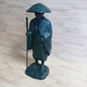Amazon.co.jp: 親鸞聖人像 置物 金属 合金製 仏像 親鸞像 : ホーム