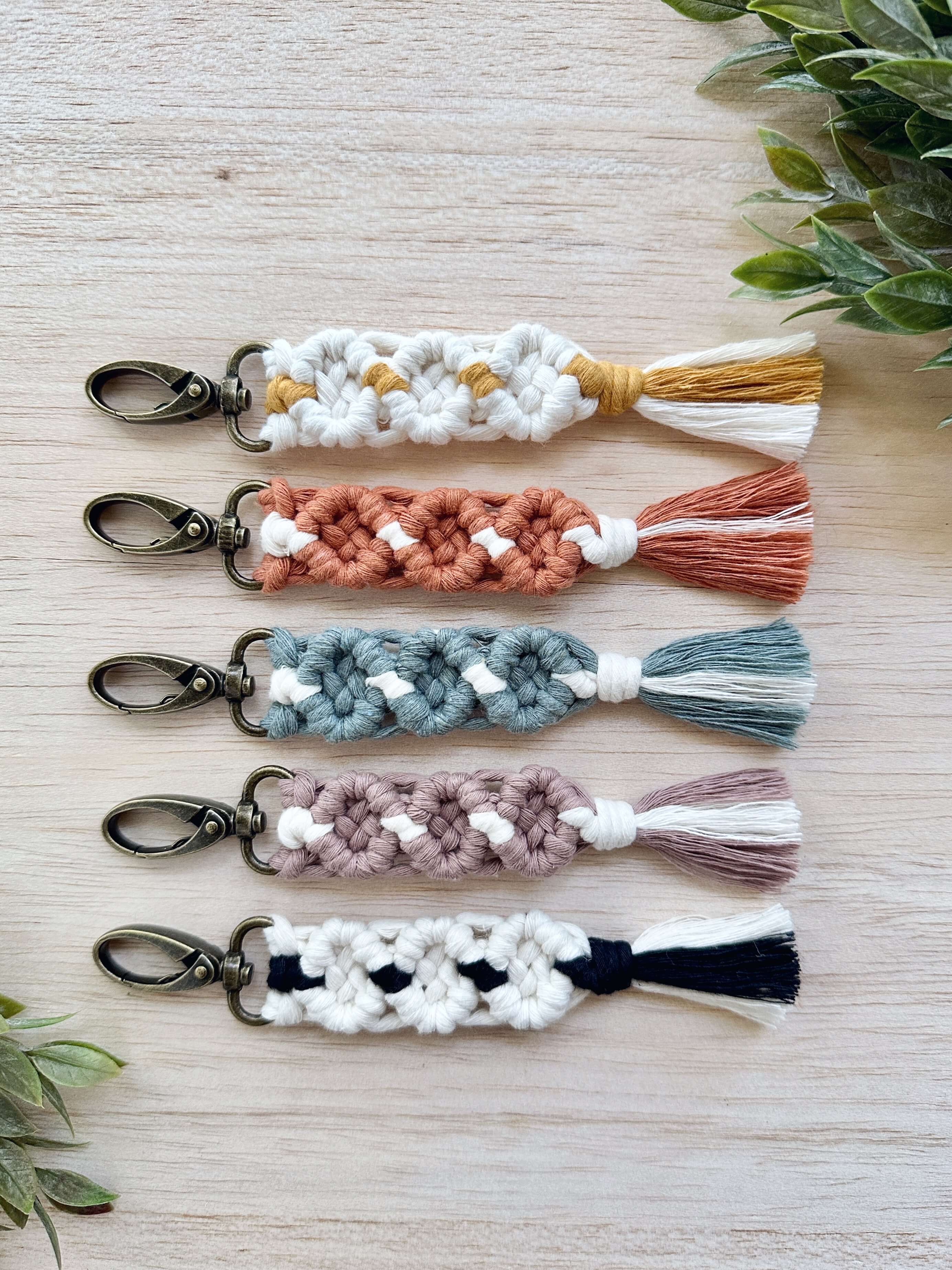 Boho Macrame Keychain Pattern | Beginner | Camellia – Manifold Witness