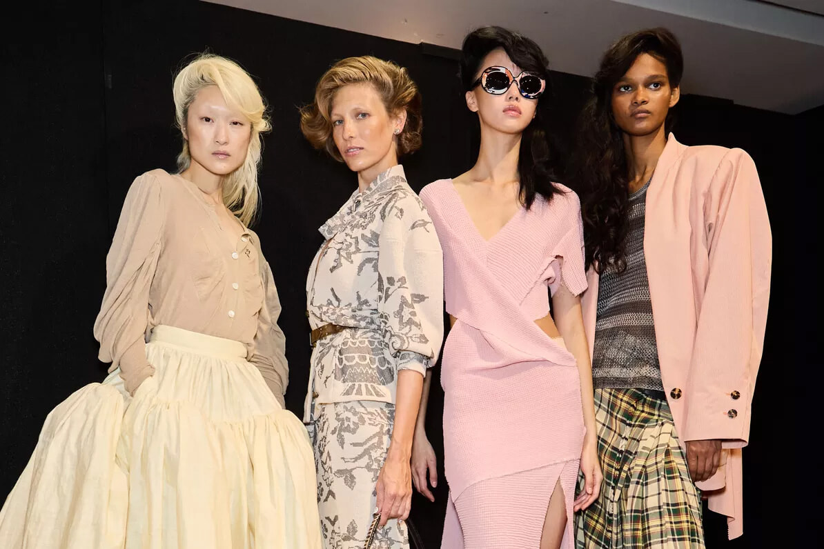 ヴィヴィアン・ウェストウッドのショー、80年代のダイアナ妃に敬意を