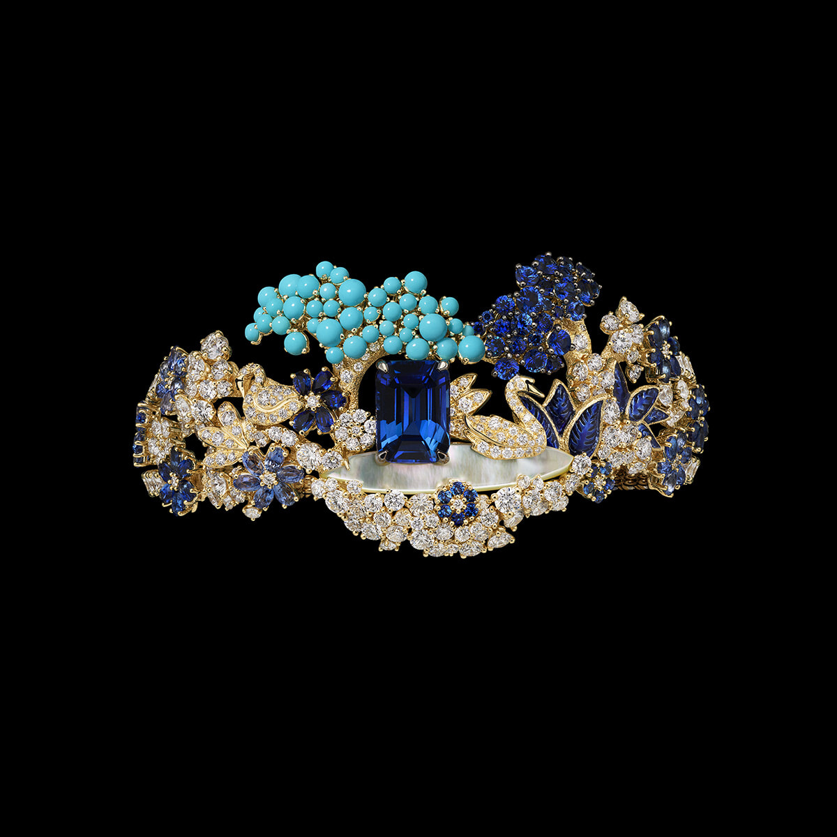 ディオールの新作ハイジュエリー、幻想の森に動物たちが遊ぶ