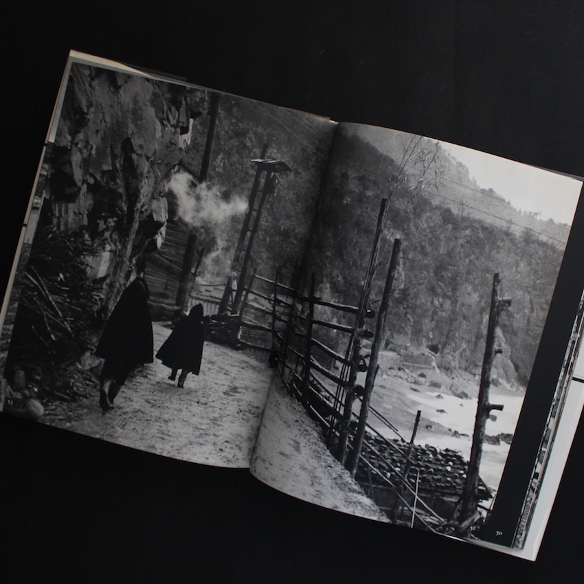 佐渡 / Sado（Signed） - 岩宮 武二 / Takeji Iwamiya