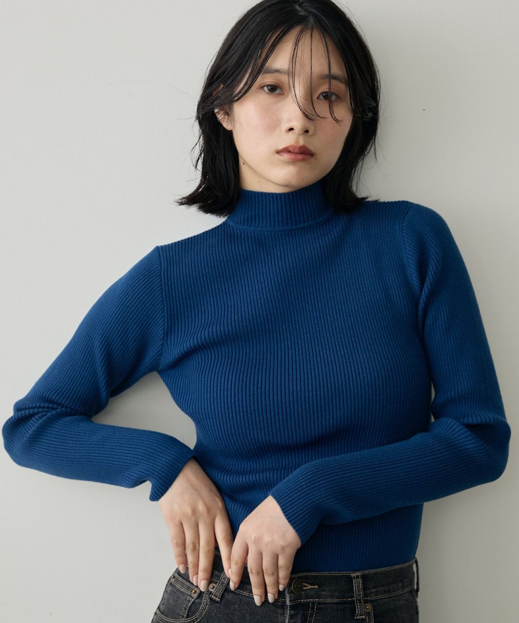 attiree】M/Lサイズ展開 ハイネックリブニットセーター | attiree