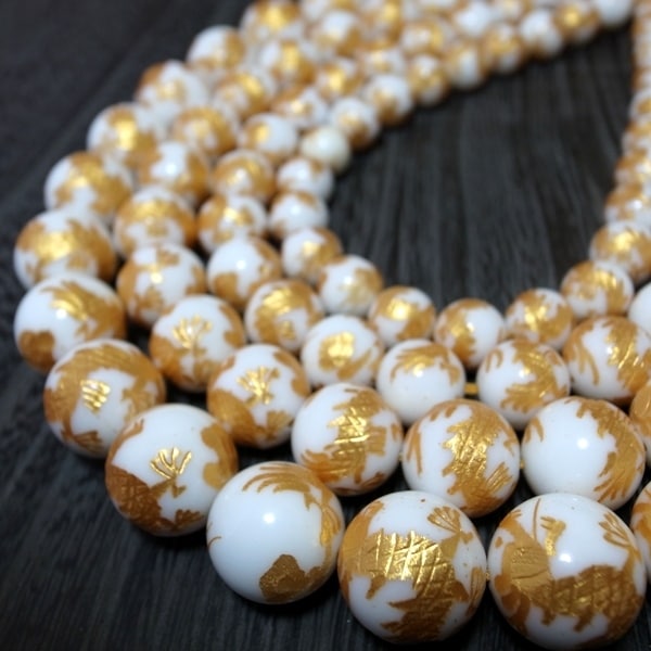 ホワイトオニキス☆彫刻青龍 一連 (φ8-16mm） 連売り 素材 パーツ 丸玉