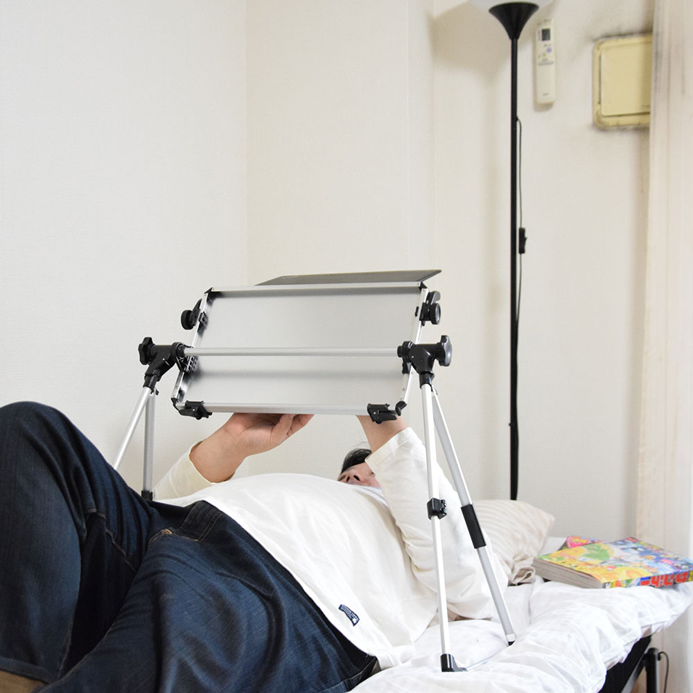スマホタブレット対応超軽量折りたたみ式「仰向けゴロ寝デスク2