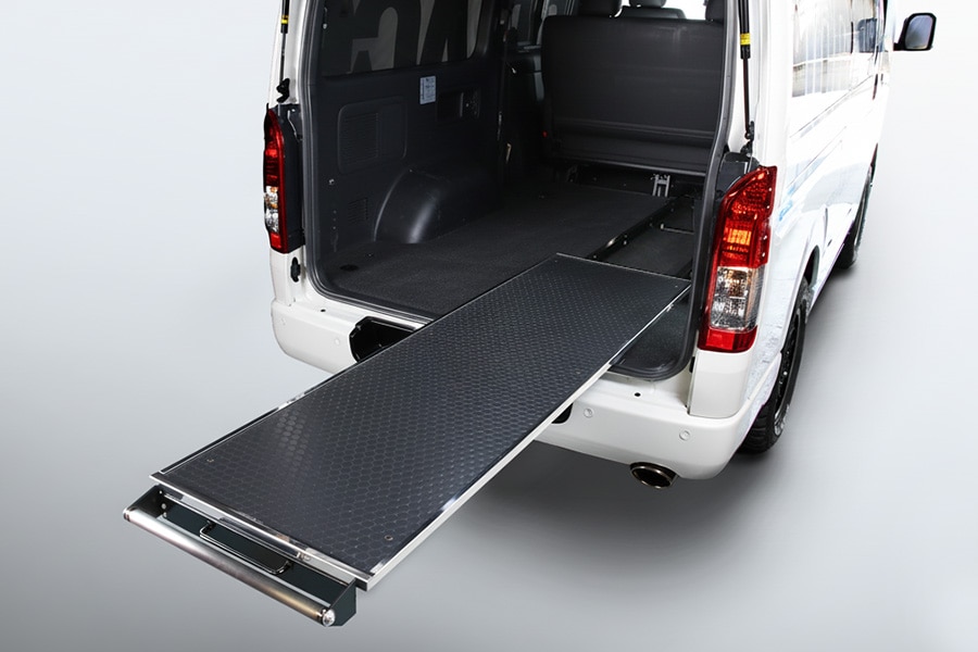 ユーアイビークル (UI vehicle) ハイエース等カスタムパーツWEB