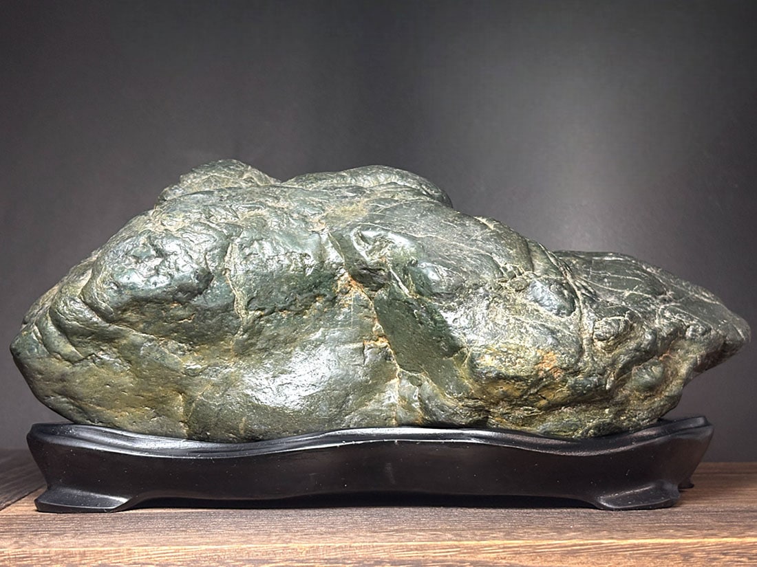 日本の名石】北海道産 神居古潭石 【ウブ石】 (木製台座付き)