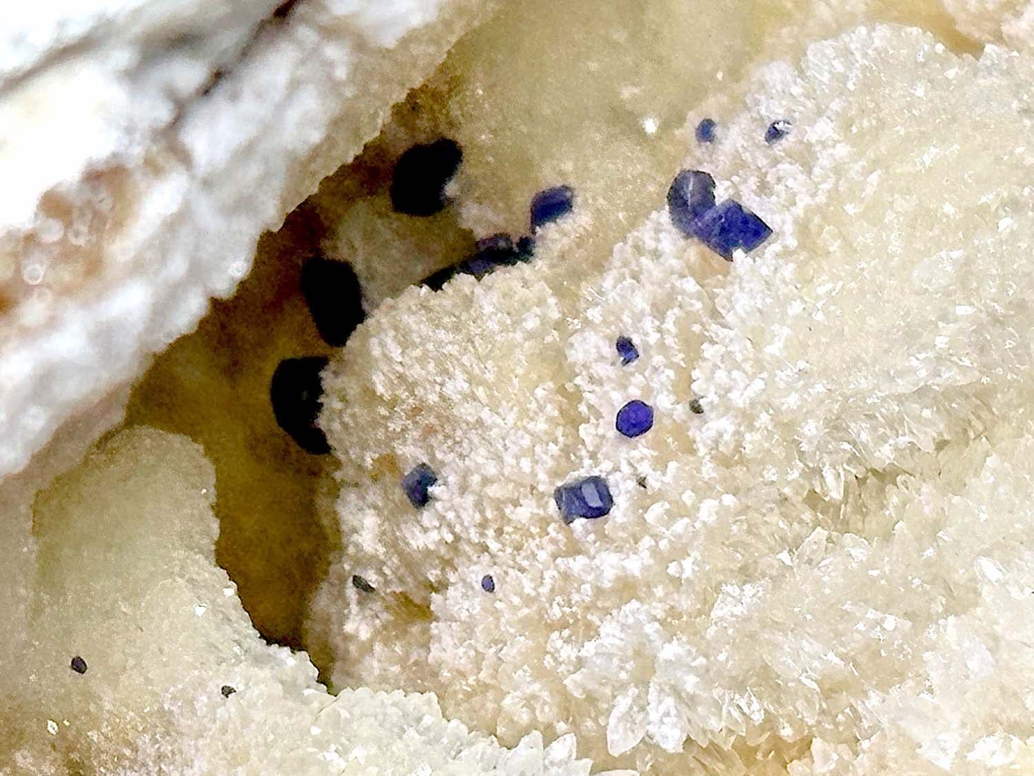 岡山県布賀鉱山産 逸見石/Henmilite