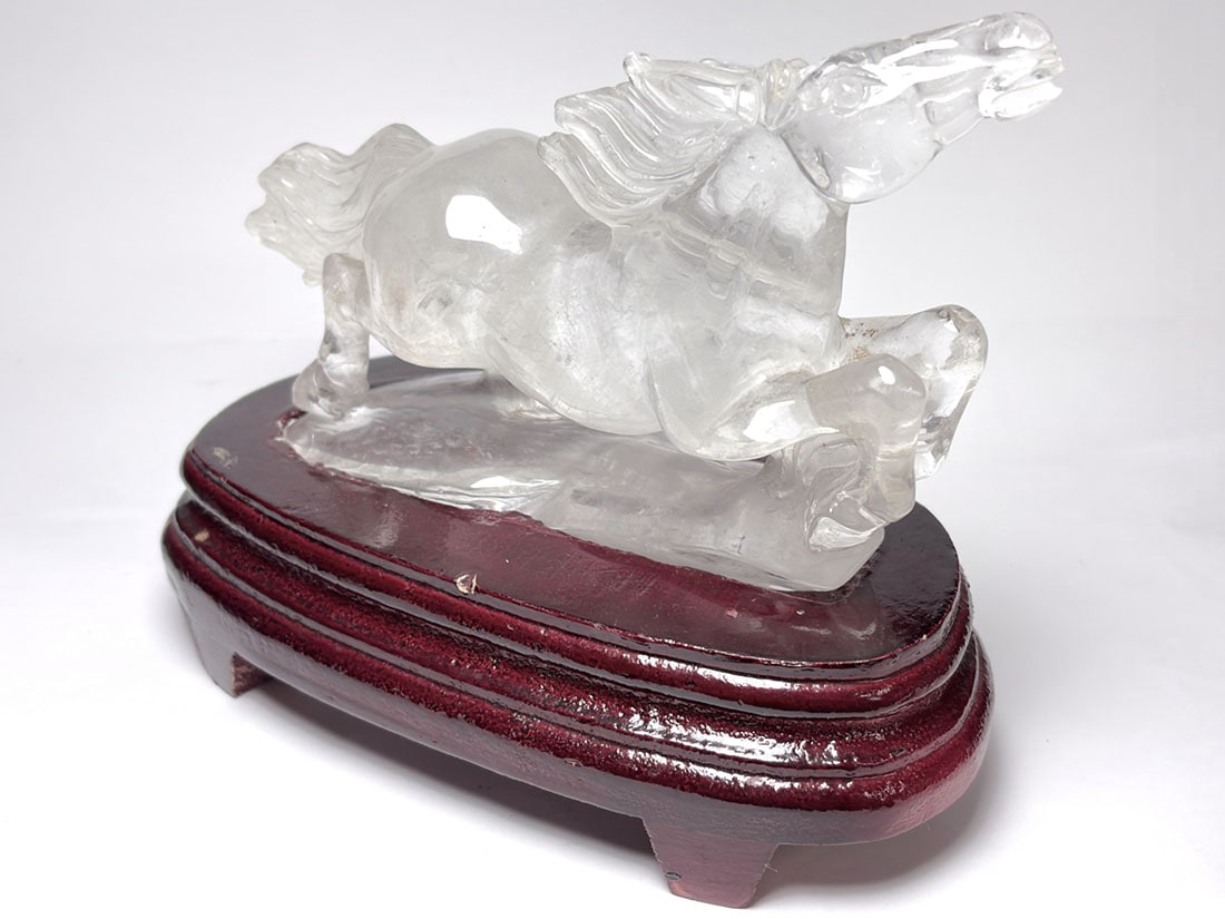 2026年干支】馬彫刻 水晶 (木製台座付き)