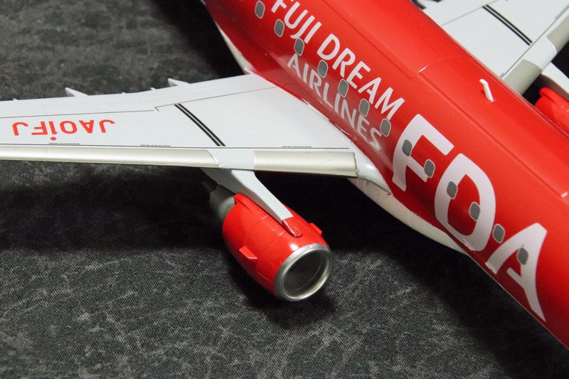 1/100 フジドリームエアラインズ エンブラエル175 完成品｜艦船模型の