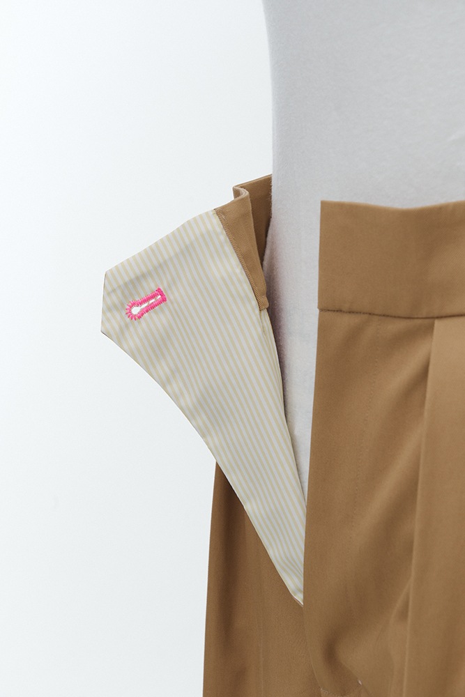 クリーニング済] yori コットンダブルタックパンツ クリーニング済