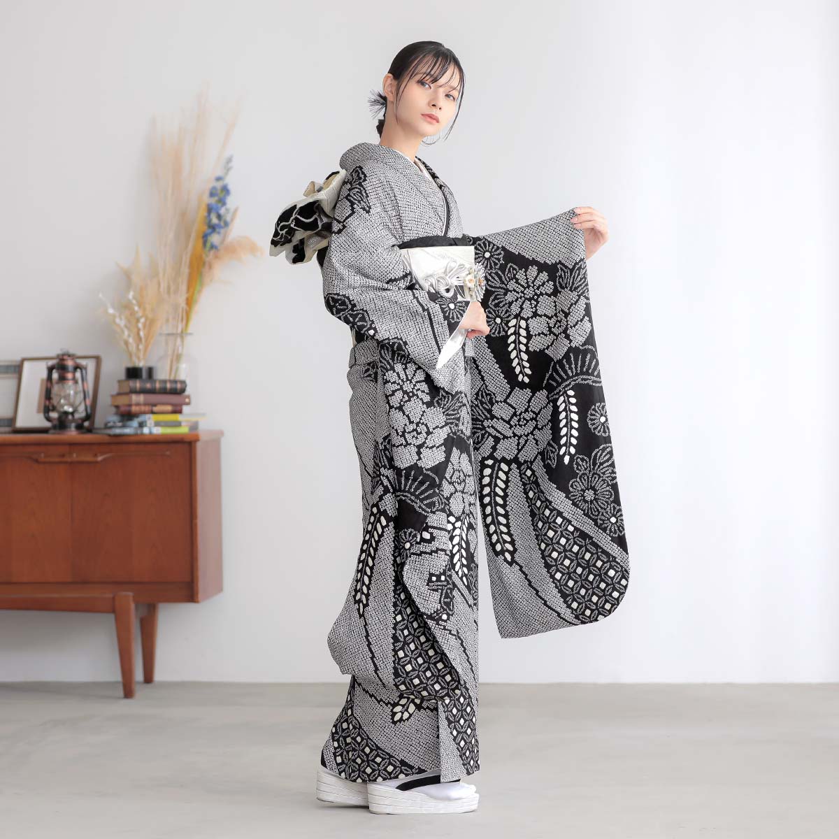 総絞り 黒 牡丹に藤（【振袖・袋帯・長襦袢のセット商品