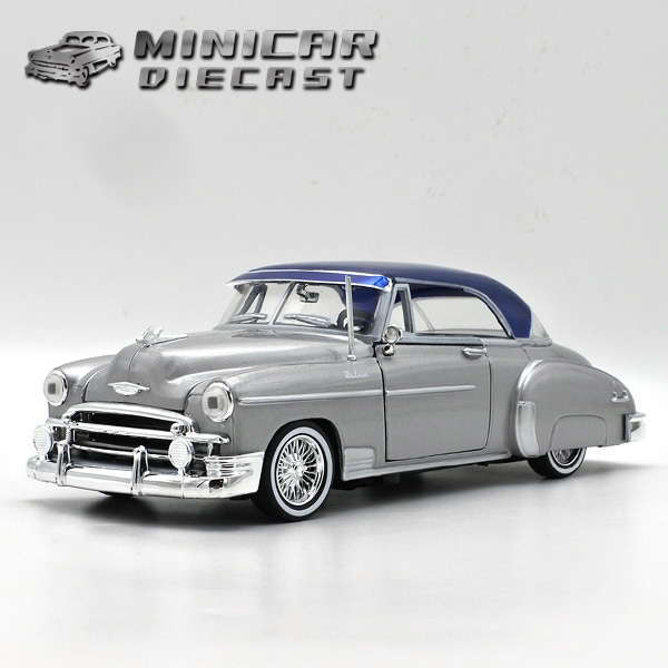 1/24 ミニカー 箱入り 1950 CHEVROLET BELAIR GET LOW シルバー