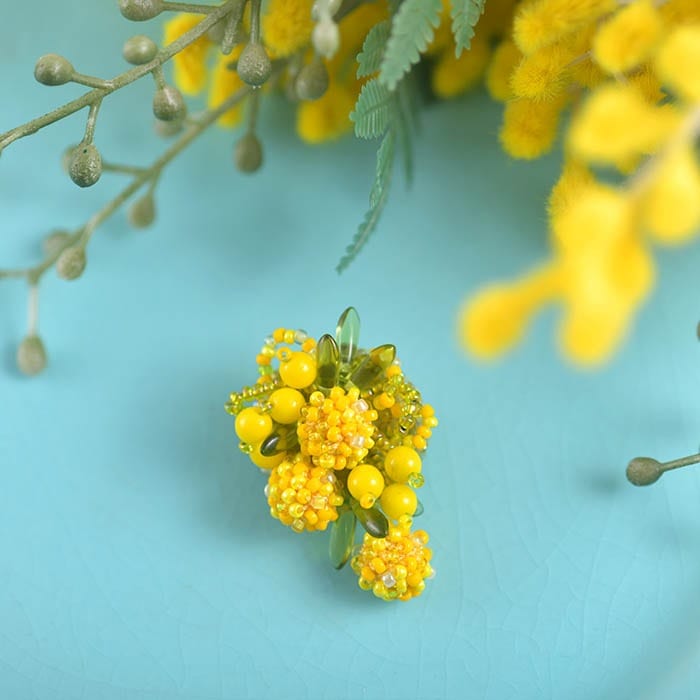 ぷちっとミモザブローチ 【作家：芝裕子（Atelier Siva）】 | アイテム