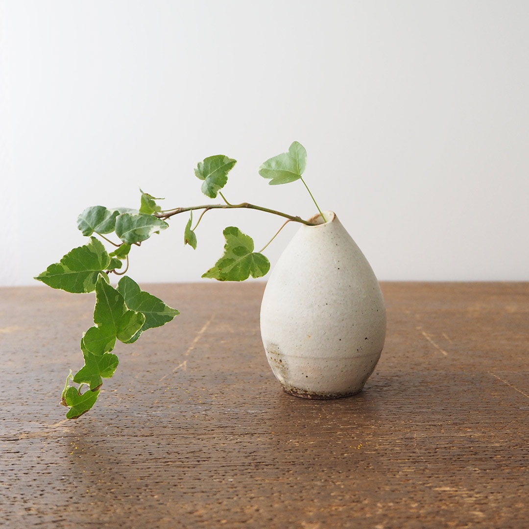 アイボリー釉/しずくミニ花器/置くだけ | 研窯 | 糸島くらし×ここのき