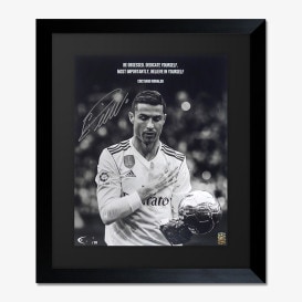 クリスティアーノ・ロナウド直筆サイン入りメモラビリアを販売 - THE