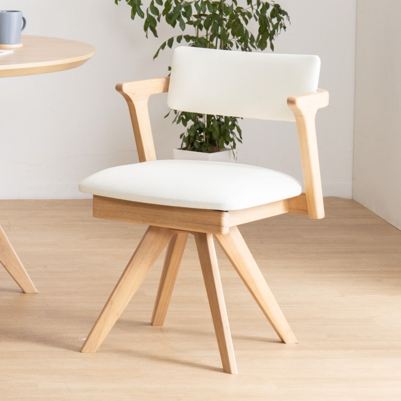 座面高44］ 肘付き 回転 ダイニングチェア ｜ レザー調 モダンで上品