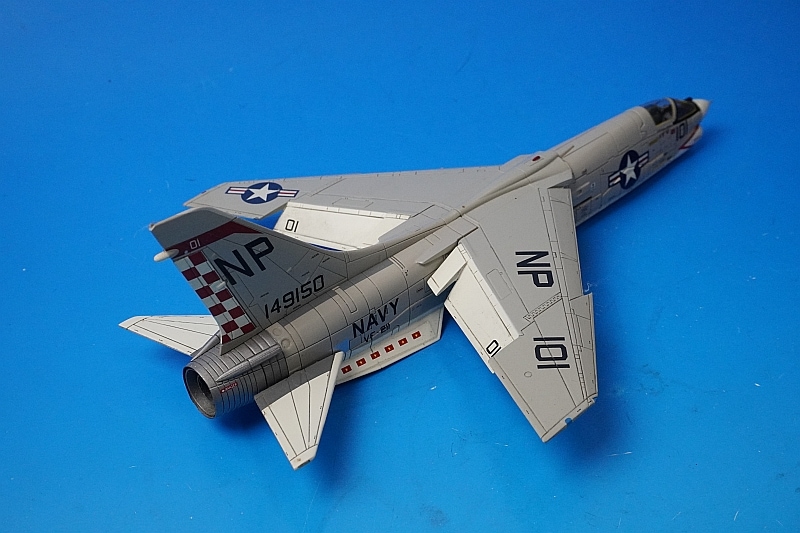 1/72 F-8E クルセイダー アメリカ海軍 VF-211 チェックメイツ NP101