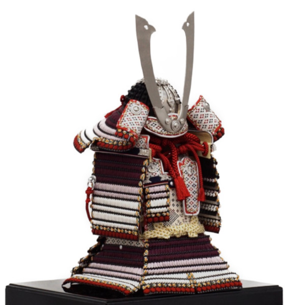 五月人形】五分之一 源氏八領 源太産衣鎧 奉納鎧収納飾り〈雄山作