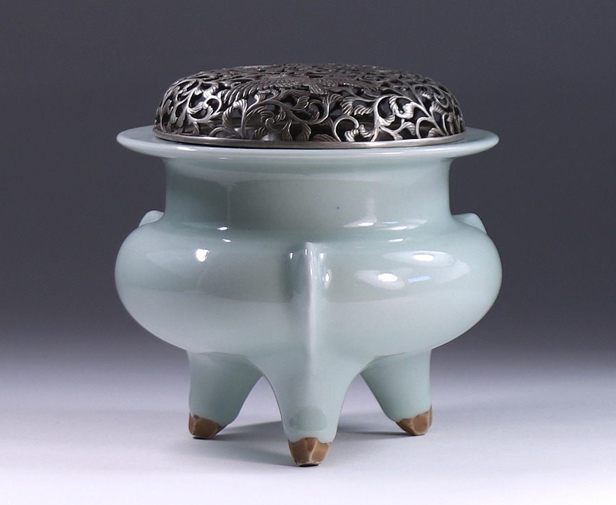 帝室技芸員 初代諏訪蘇山 青磁袴腰香炉 小禽に唐草透彫銀火舎添 共箱付
