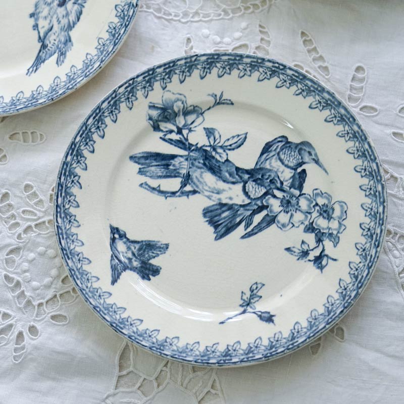 鳥のさえずりが聞こえてきそうなフランスアンティーク