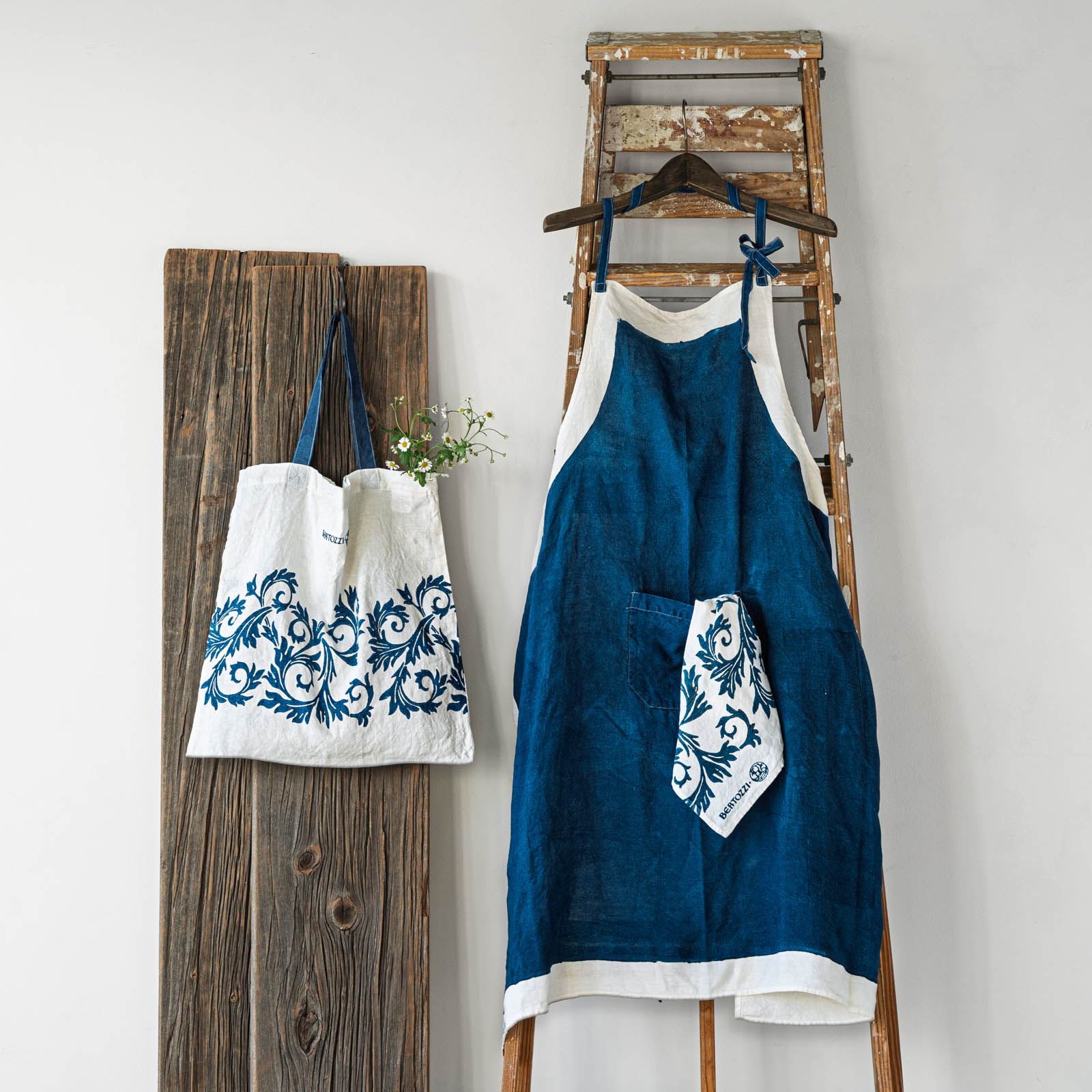 ベルトッツィ フルエプロン _ ピエノ インダコスクーロ