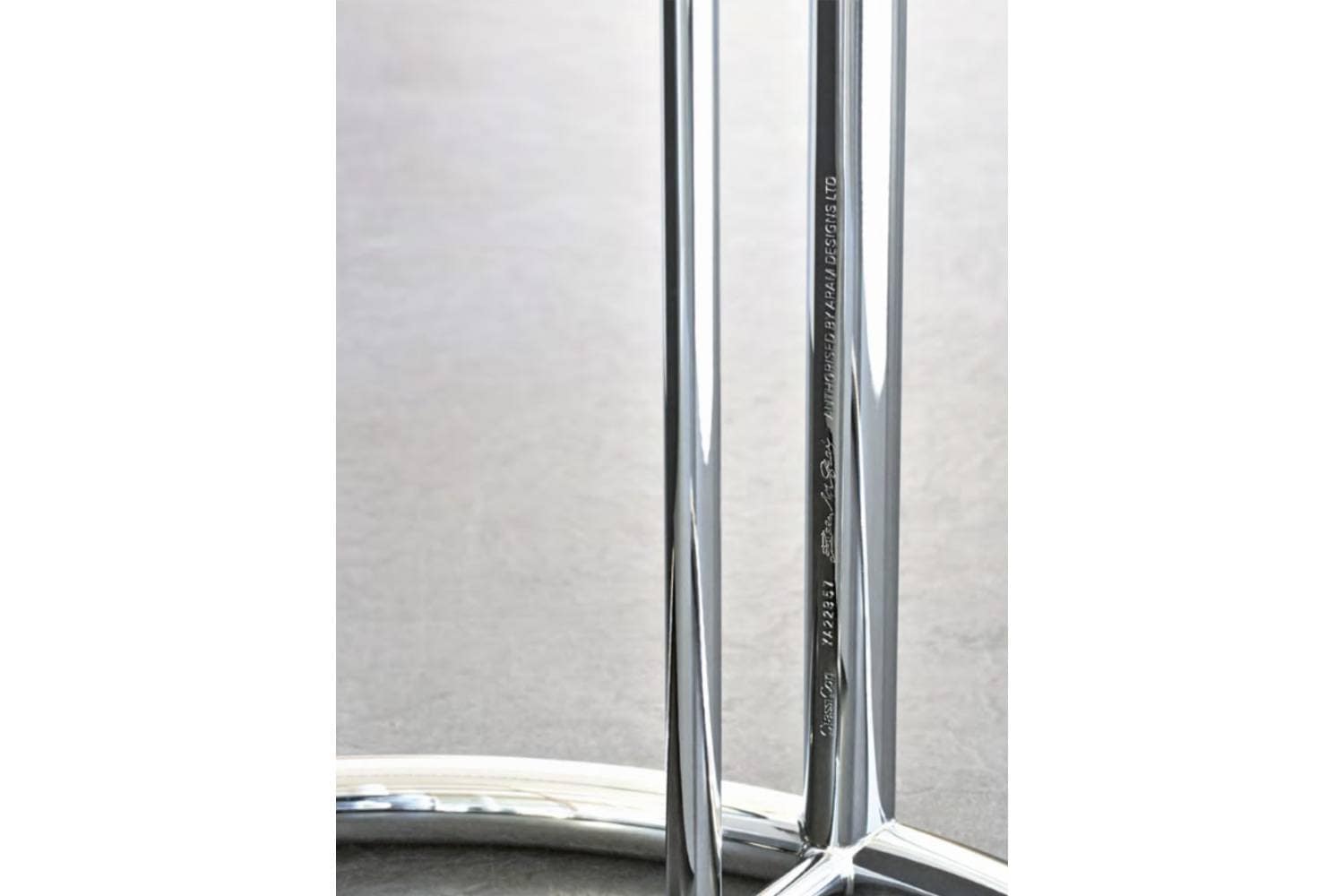 アジャスタブルテーブル E1027の通販 | 家具・インテリア通販 MAARKET