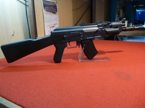 店内全品5％OFFクーポン】東京マルイ 18歳以上用電動ガン AK47 β