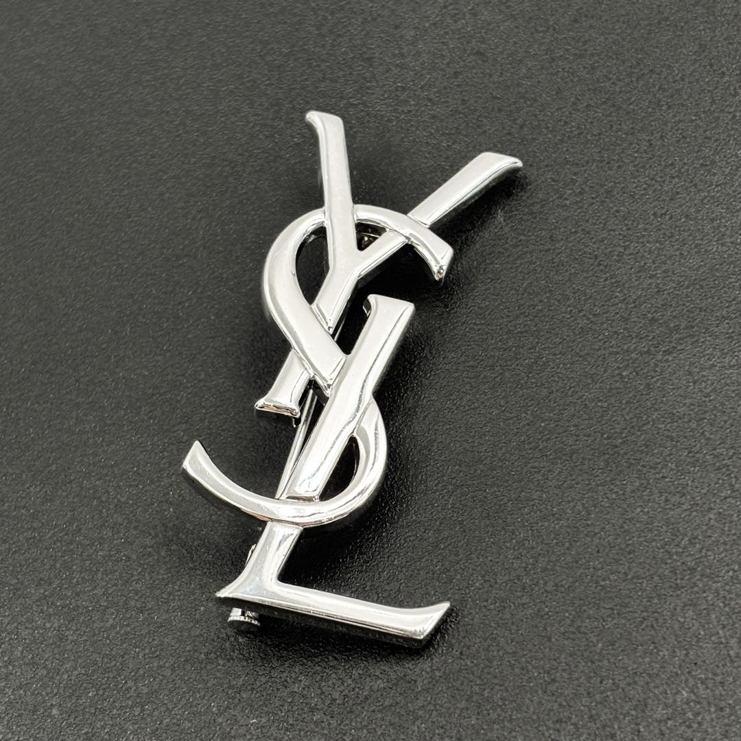 Yves Saint Laurent イヴサンローラン カサンドラ ブローチ YSLロゴ