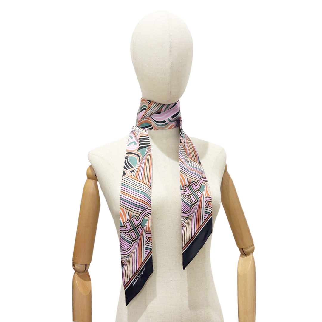 Salvatore Ferragamo サルヴァトーレフェラガモ スカーフ シルク