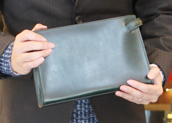 ココマイスター『ブライドルセカンドバッグ』の使用感をレビュー