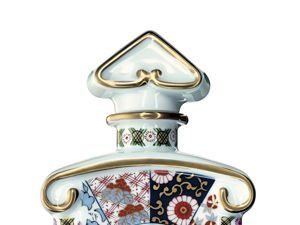 ゲランの名香「MITSOUKO」を有田焼のスペシャルボトルで限定発売