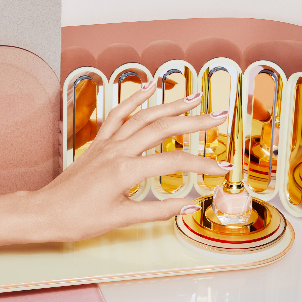 クリスチャン ルブタン」のバレンタインコフレ ハート柄ボックスに