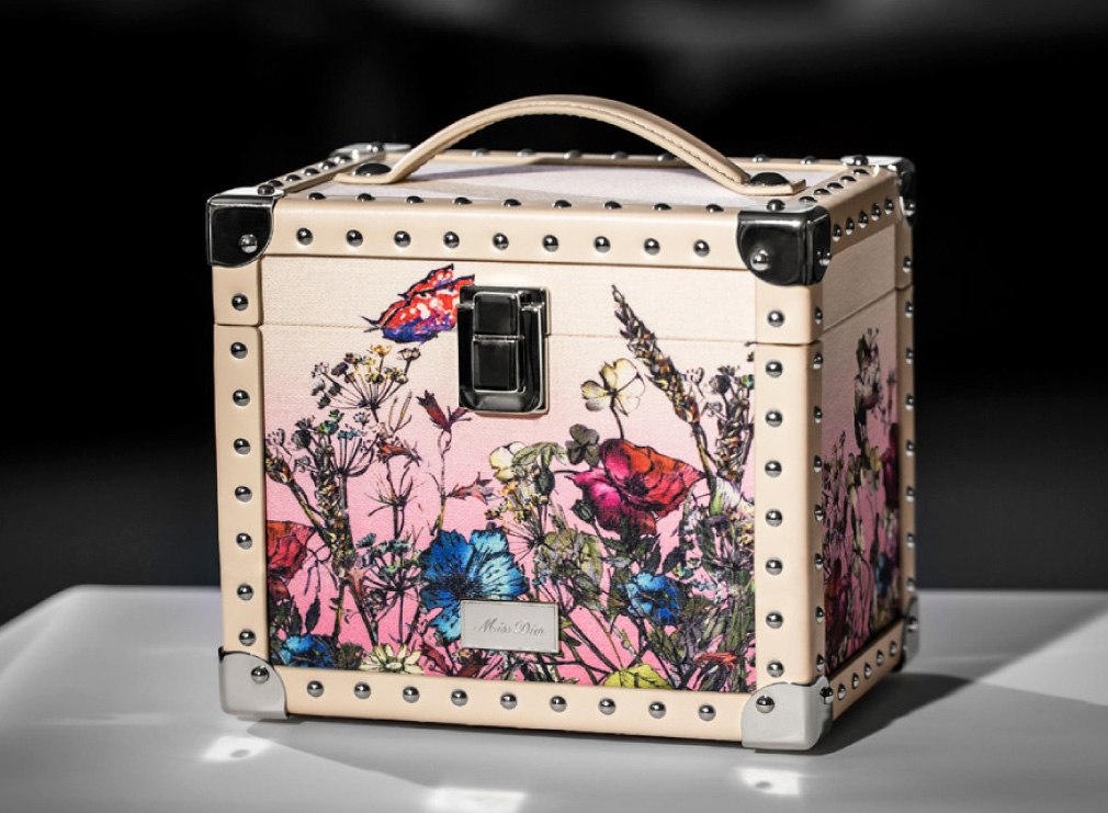 香水“ミス ディオール”から世界限定100個のクチュールエディション