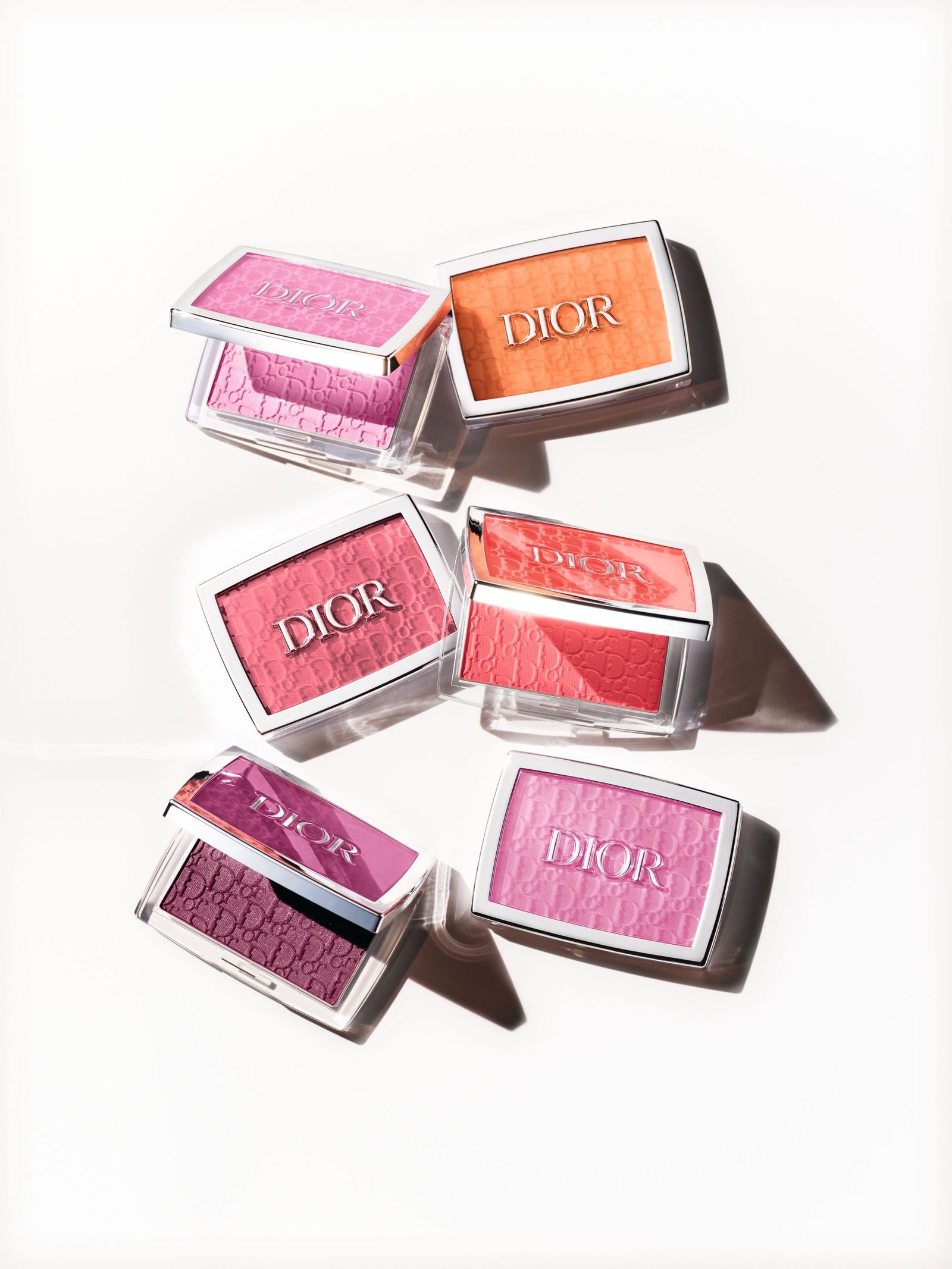 ディオール」が“艶感チーク”をリニューアル 頬をドレスアップ！ - WWDJAPAN