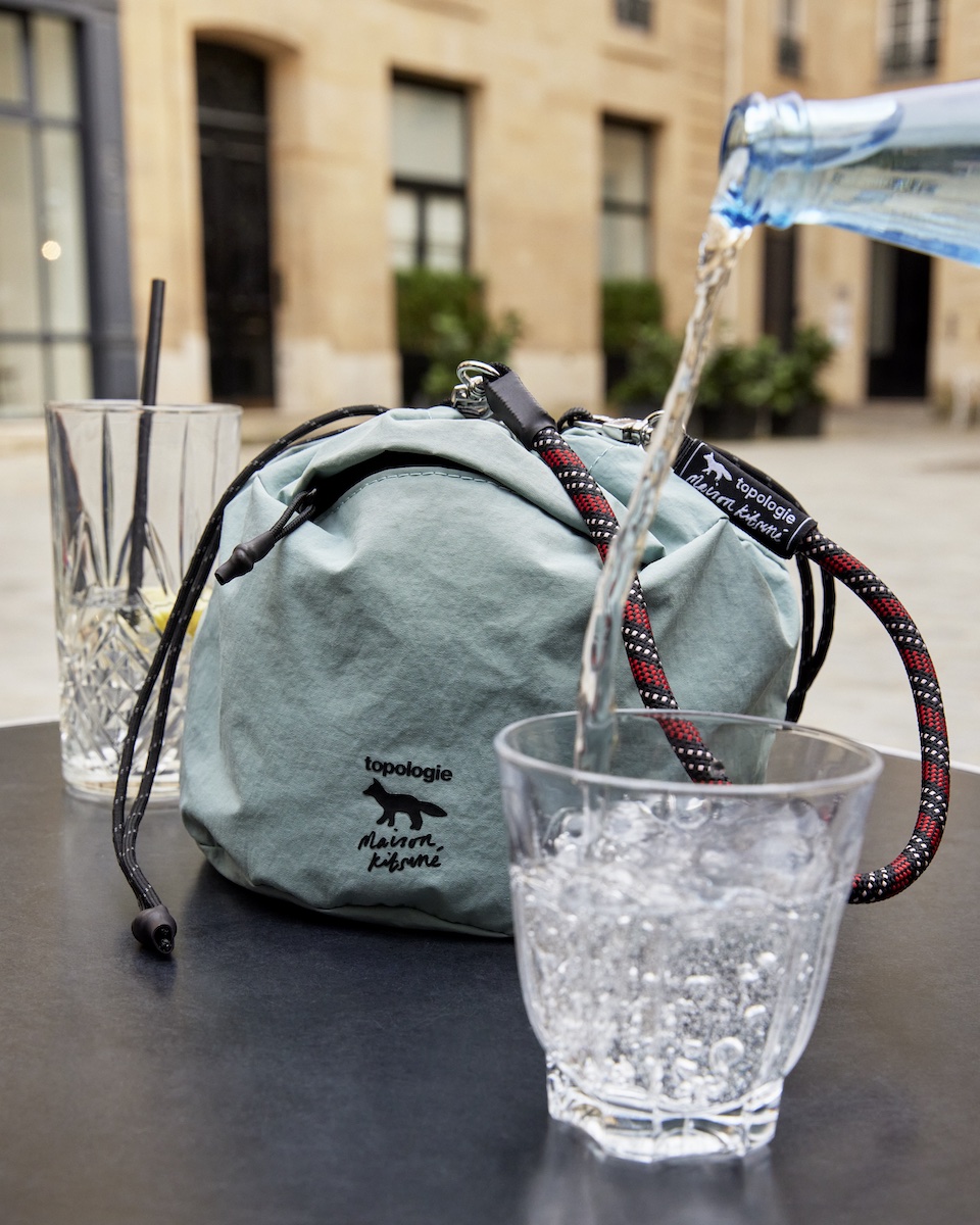 メゾン キツネ」と「トポロジー」がコラボ スマホストラップや