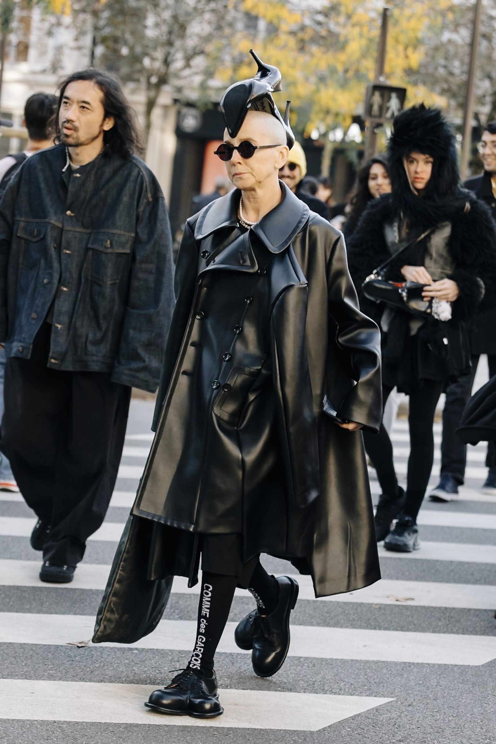 スナップ】モノトーンに染まる「ギャルソン」ラバー 全身からあふれ