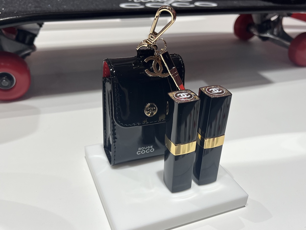 シャネル」が3日間限定のポップアップを渋谷で開催 会場限定のチャーム