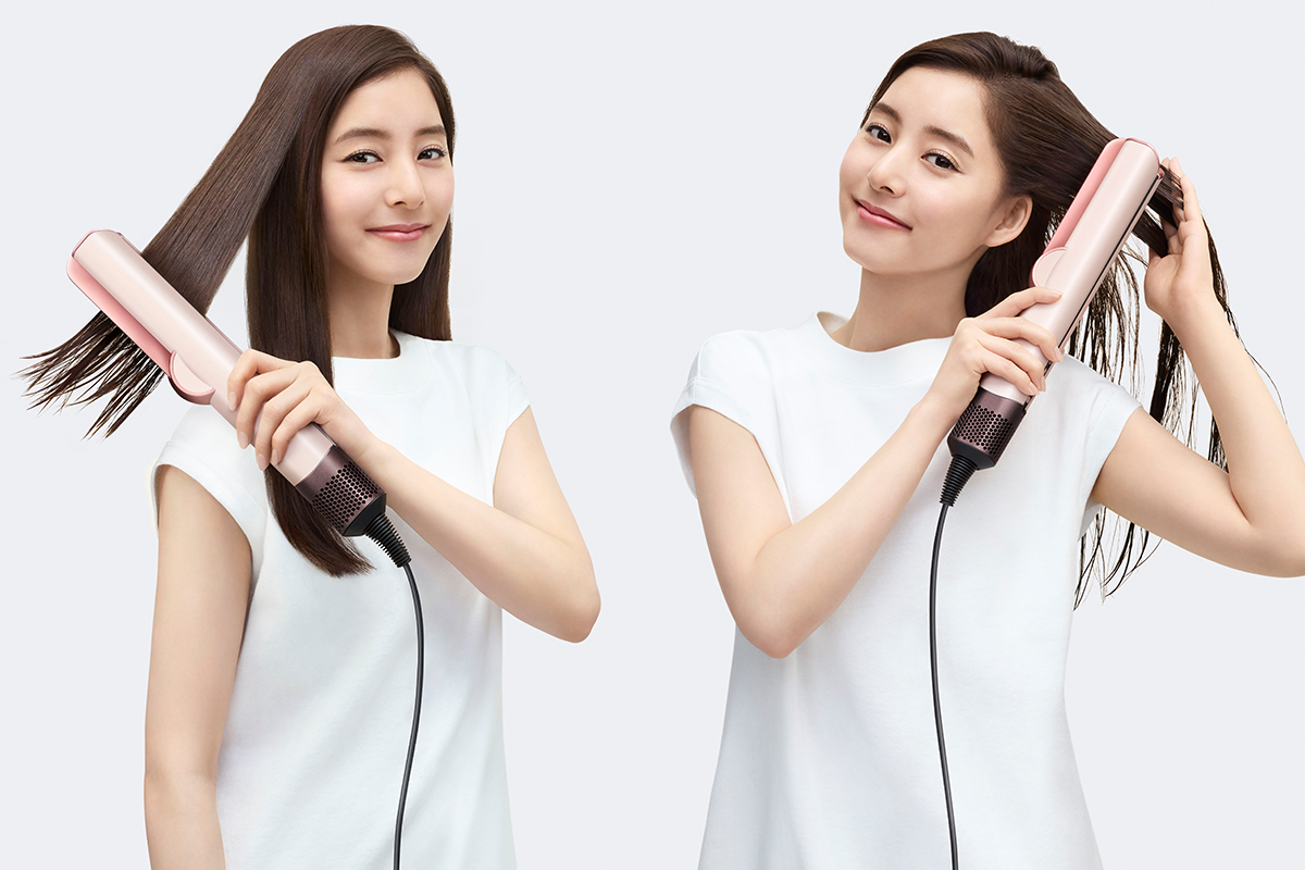 風の力で自然なストレートへ導く 「ダイソン」から新感覚のストレート