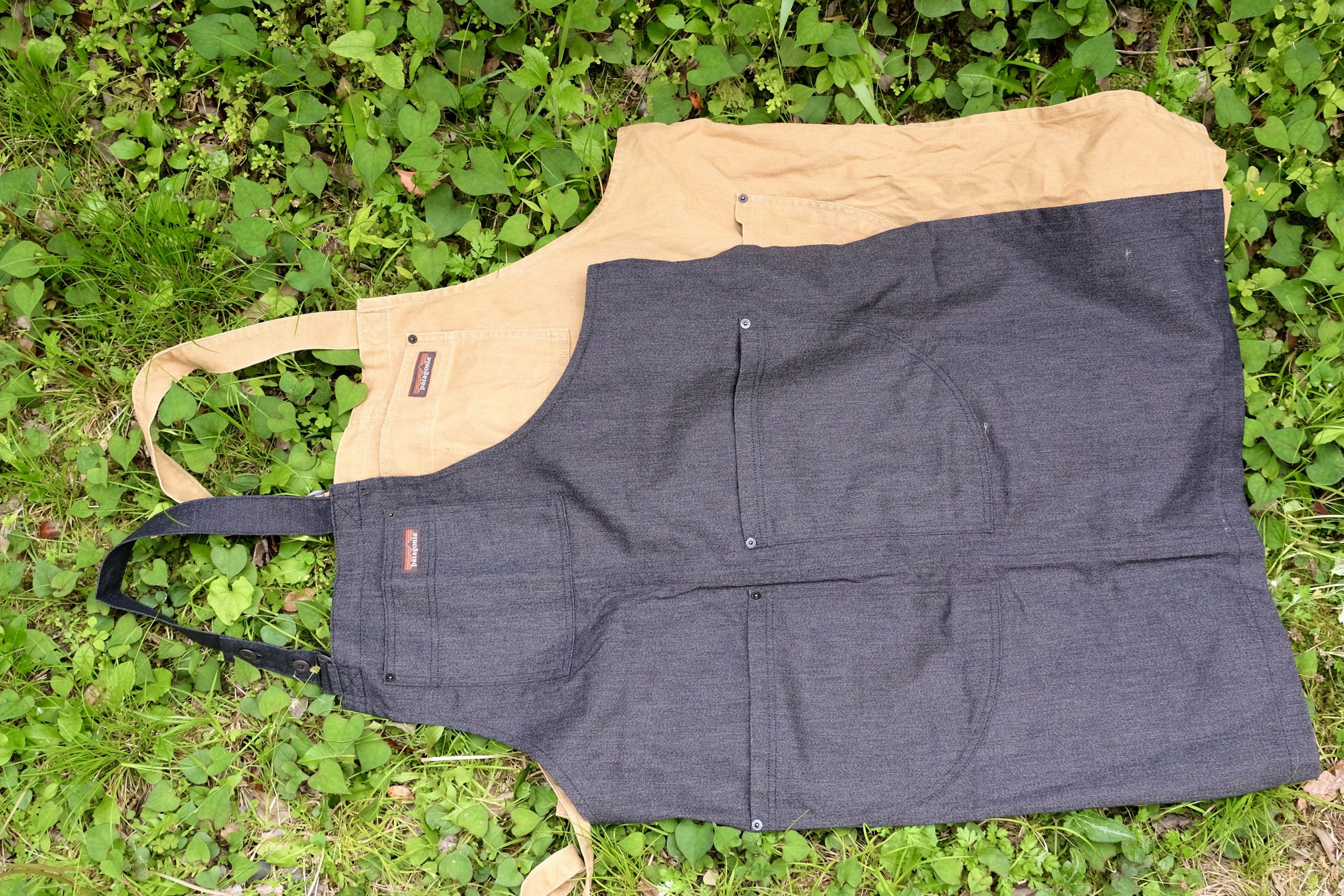 4年間愛用中！ パタゴニアの「ワークエプロン」は、庭遊びやモノ作りに