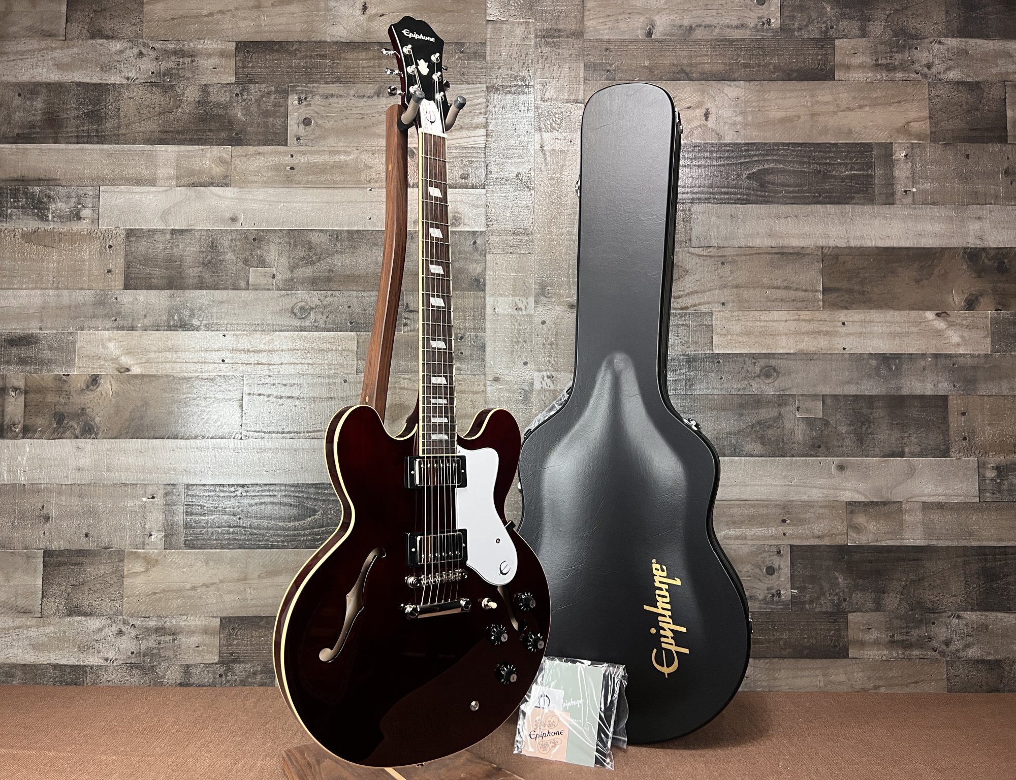 Epiphone Noel Gallagher Riviera w/ Hardshell Case - 711106088969