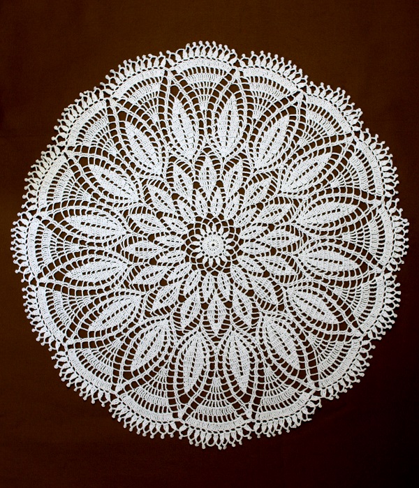 テーブルセンター ドイリー レース編みハンドメイド（丸型・中 直径40